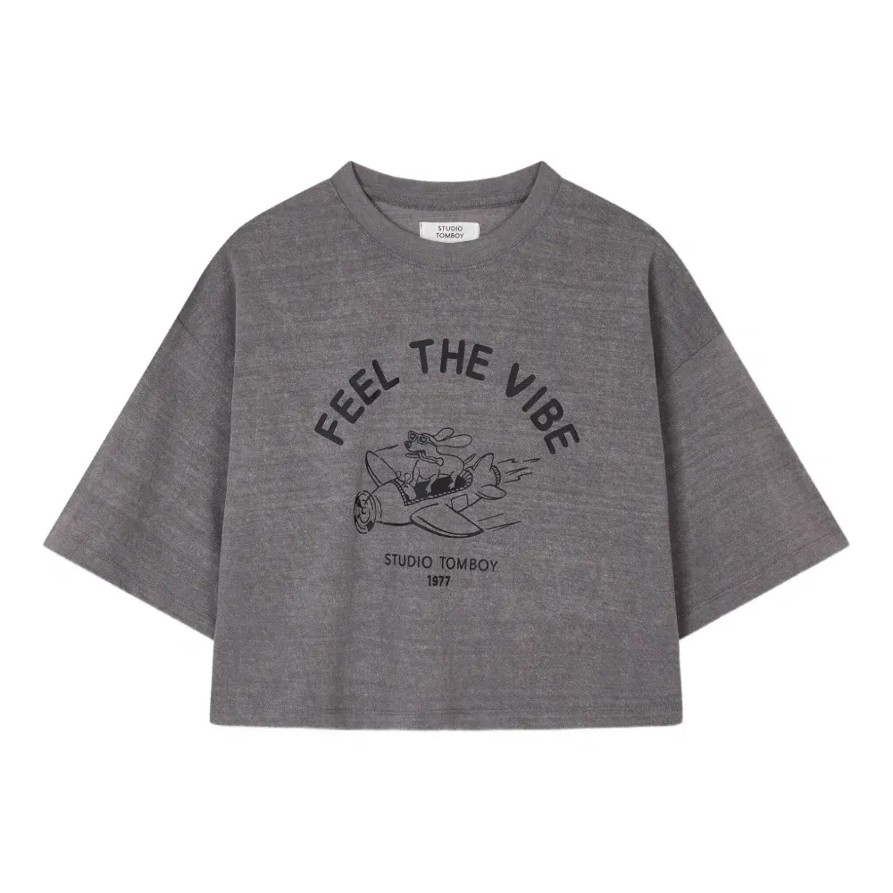 Укороченная футболка с графичным принтом