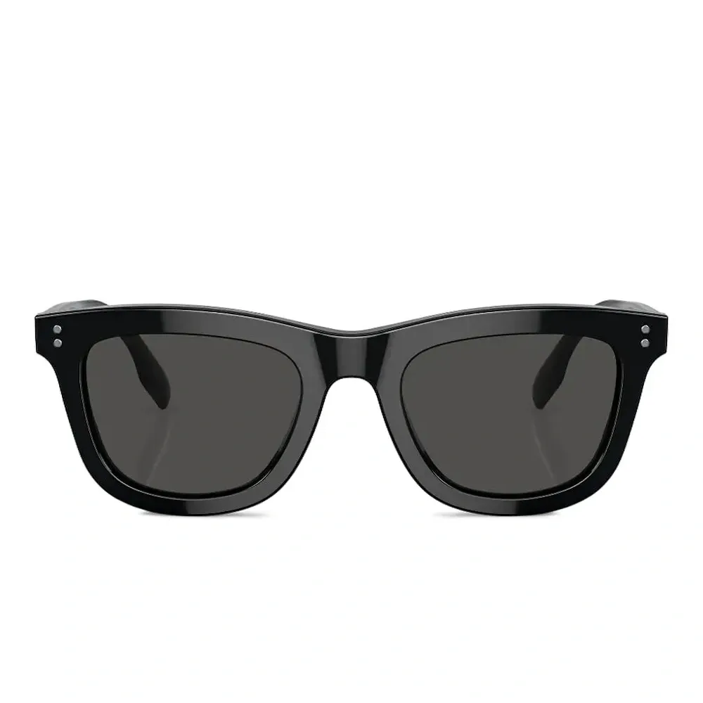 Солнцезащитные очки в квадратной оправе