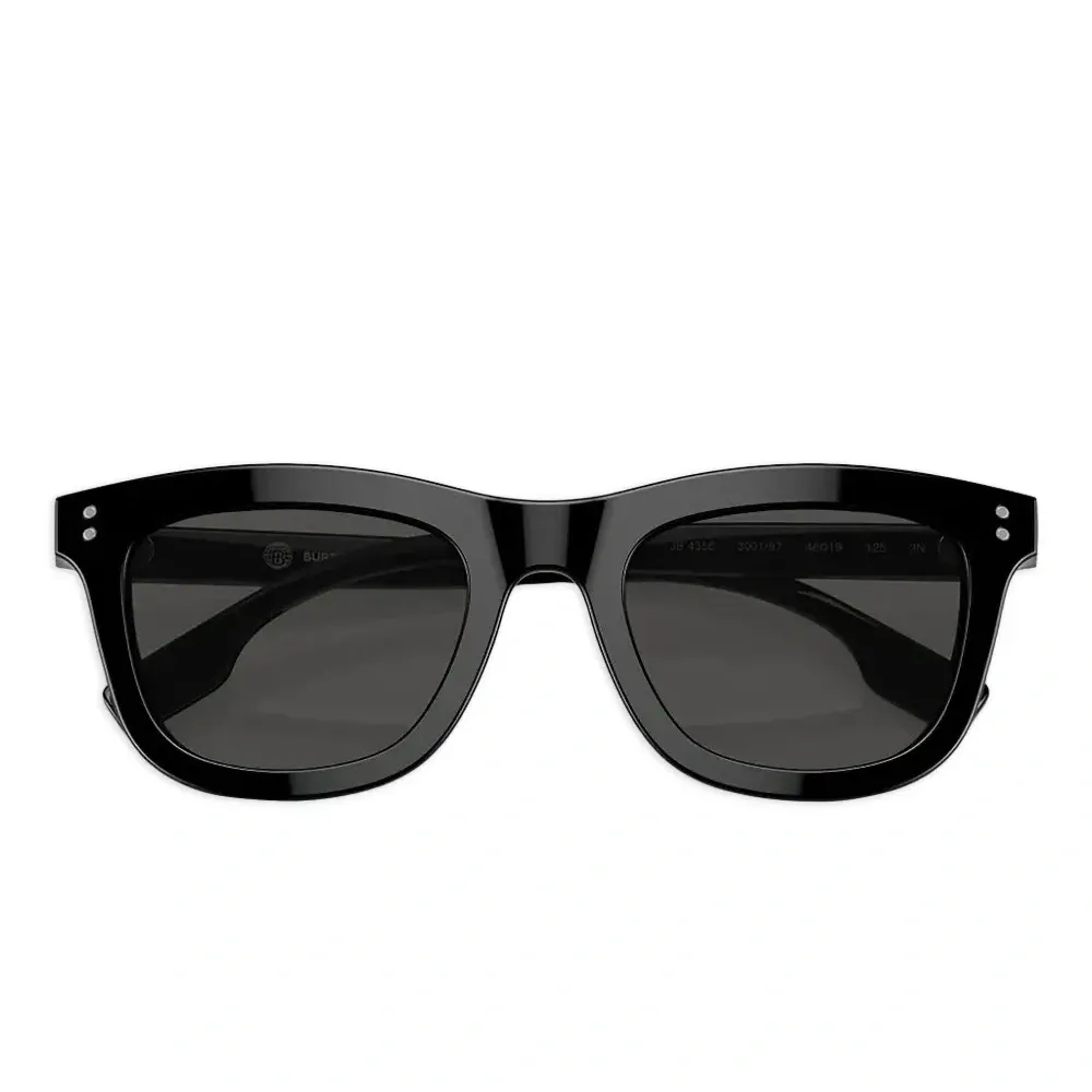 Солнцезащитные очки в квадратной оправе