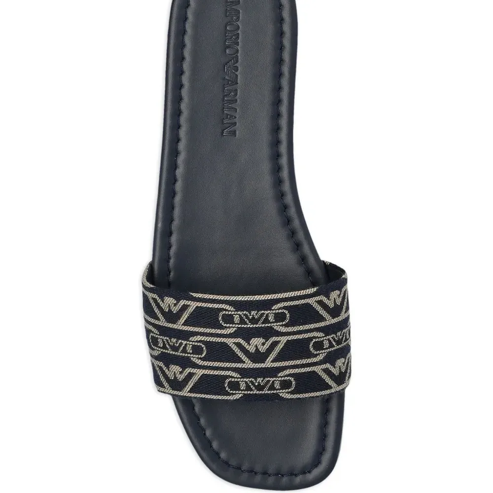 Сандалии с монограммой