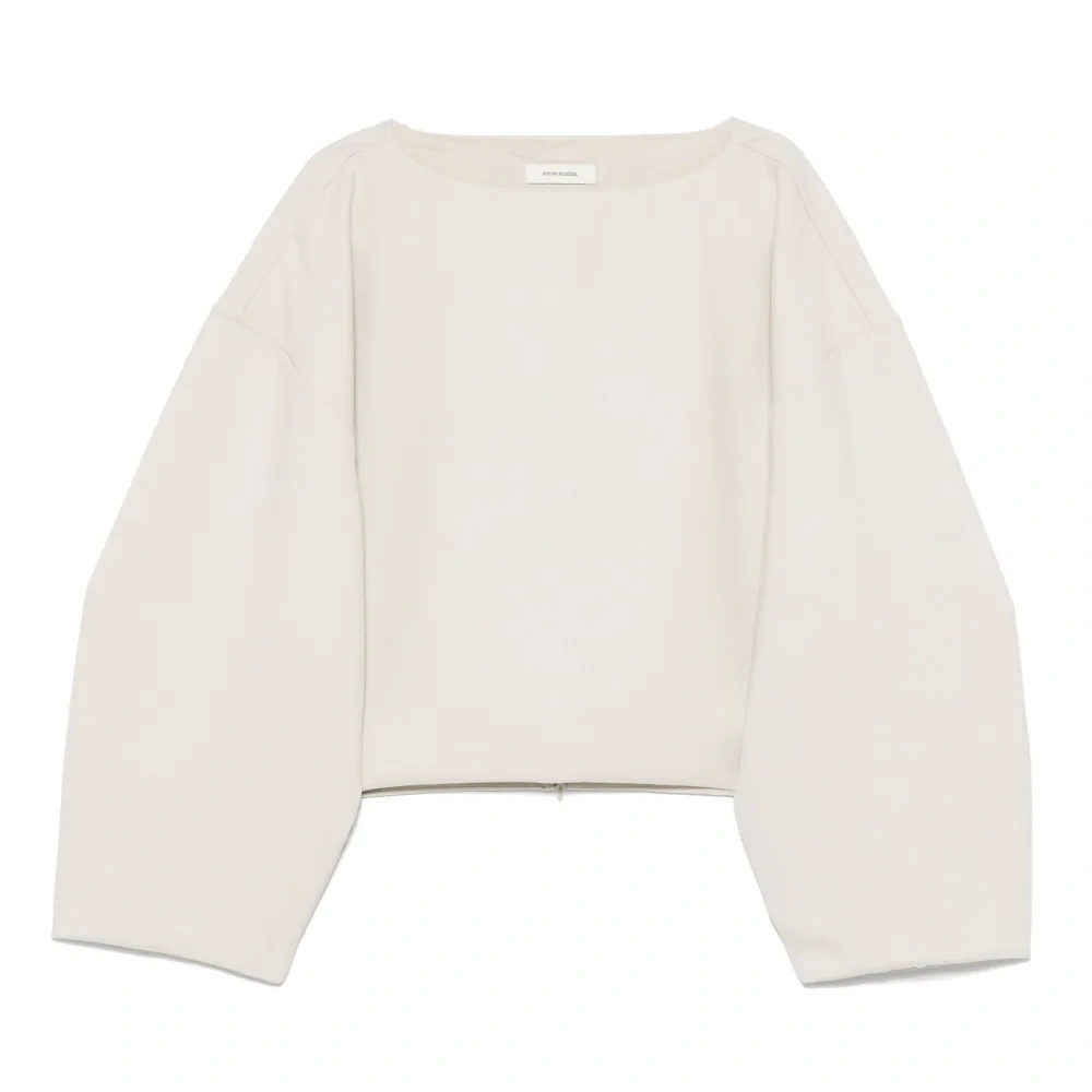 Свитер с вырезом-лодочкой