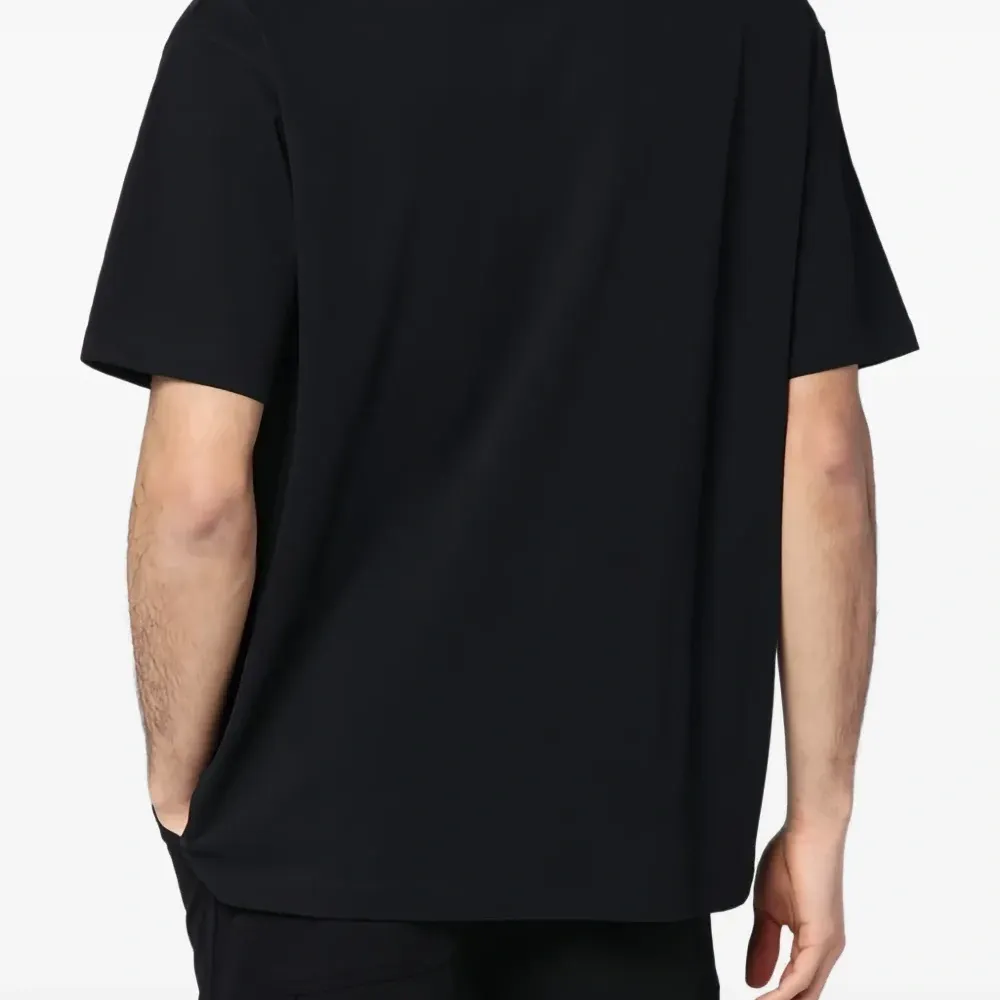 Футболка с графичным принтом Футболка с графичным принтом