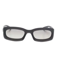 Солнцезащитные очки в прямоугольной оправе