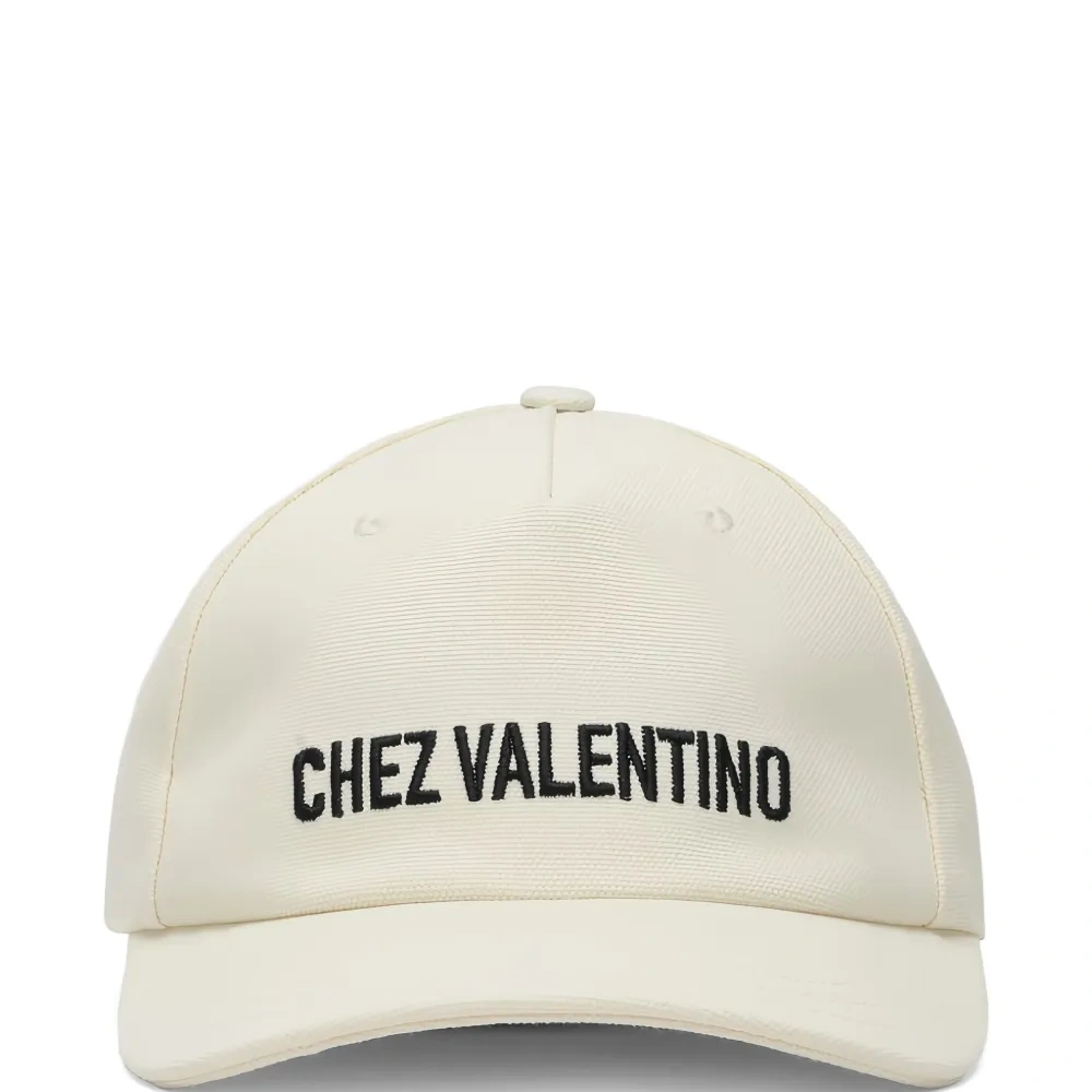 Бейсболка с вышитым логотипом Бейсболка с вышитым логотипом