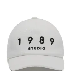 Кепка с вышитым логотипом