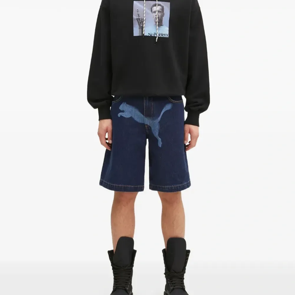 худи с кулиской и графичным принтом