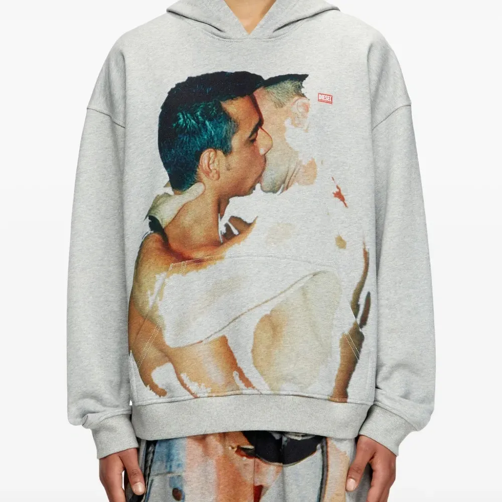 худи с принтом Kiss из коллаборации с Tom of Finland Foundation