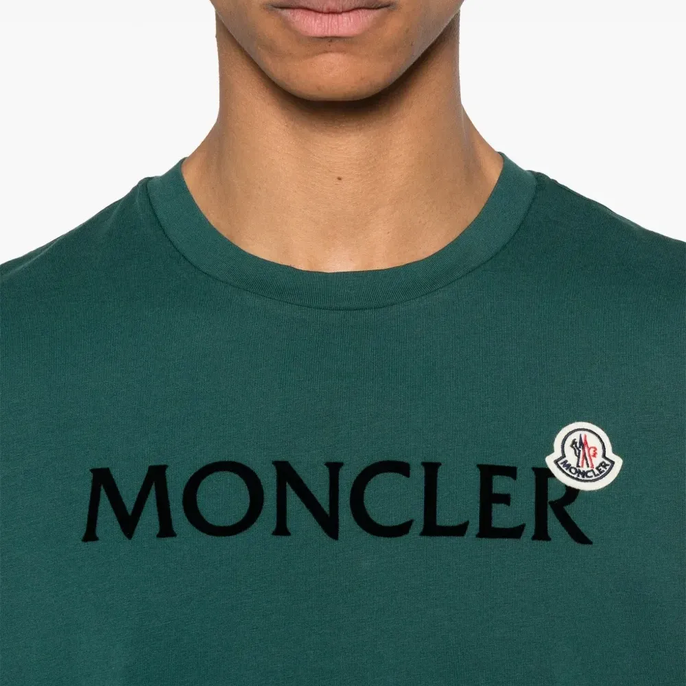 футболка с логотипом