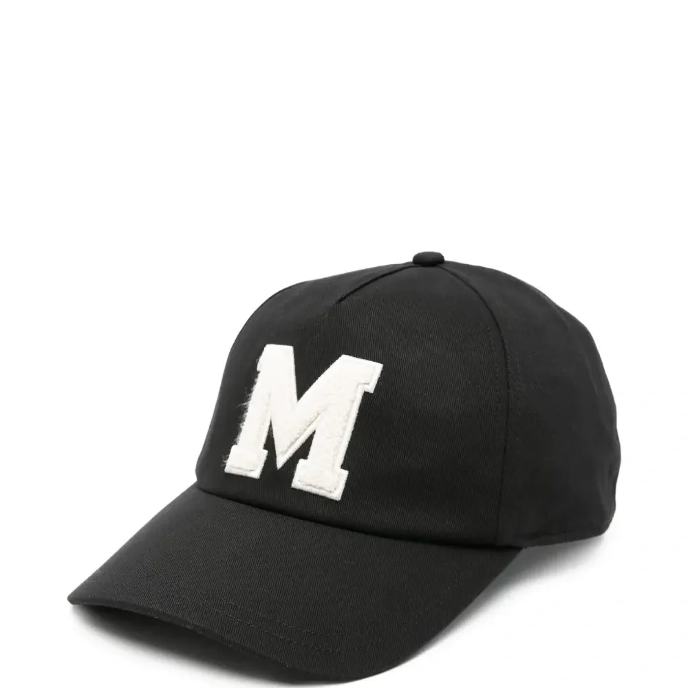 бейсболка с нашивкой-логотипом