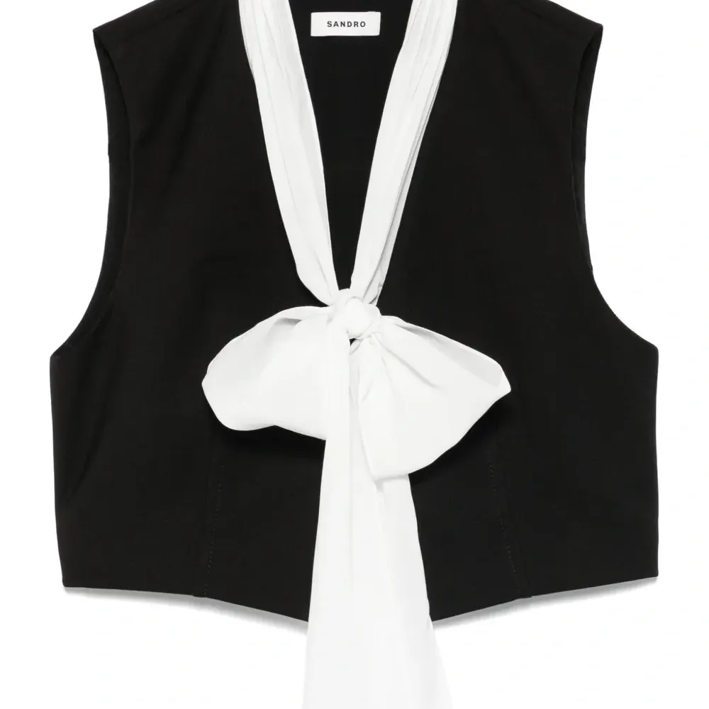 блузка с V-образным вырезом блузка с V-образным вырезом