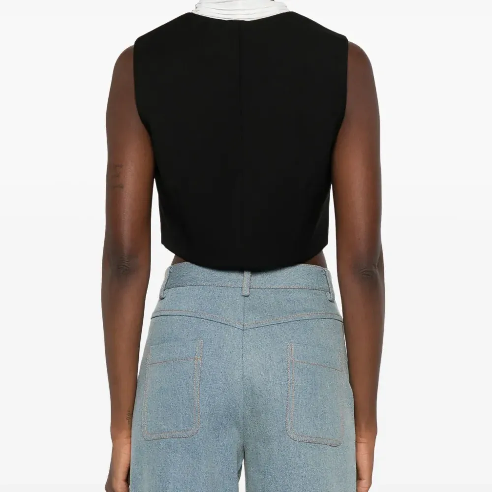 блузка с V-образным вырезом блузка с V-образным вырезом