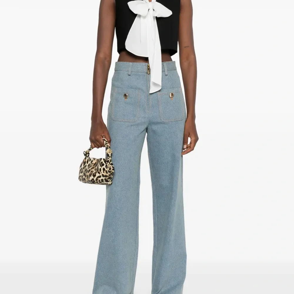 блузка с V-образным вырезом блузка с V-образным вырезом