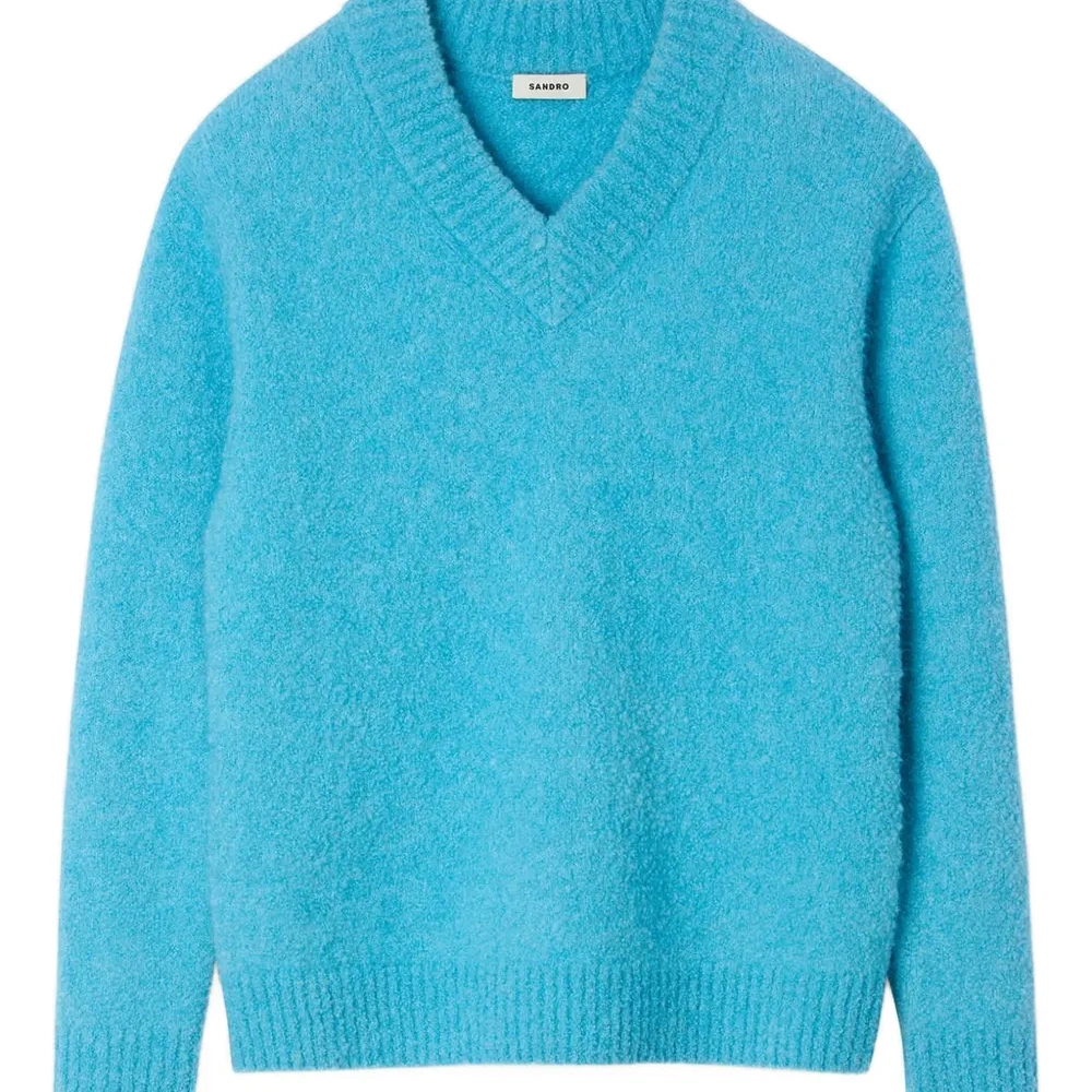 Шерстяной свитер с V-образным вырезом