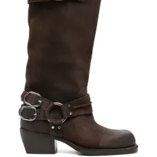 Ботинки с заклепками и пряжками