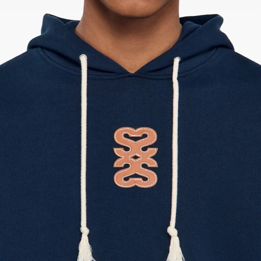 худи с нашивкой