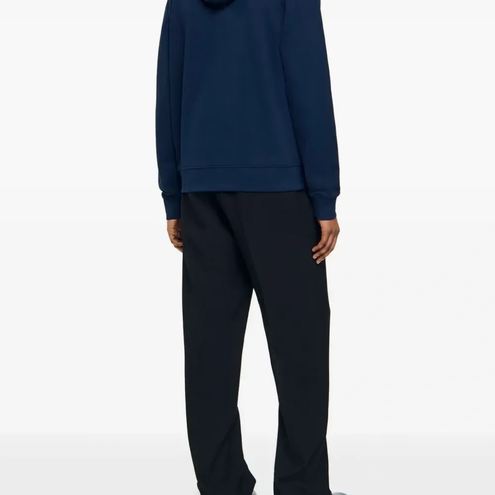 худи с нашивкой