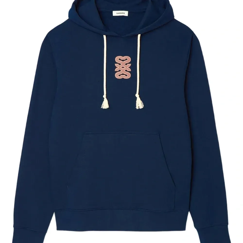 худи с нашивкой