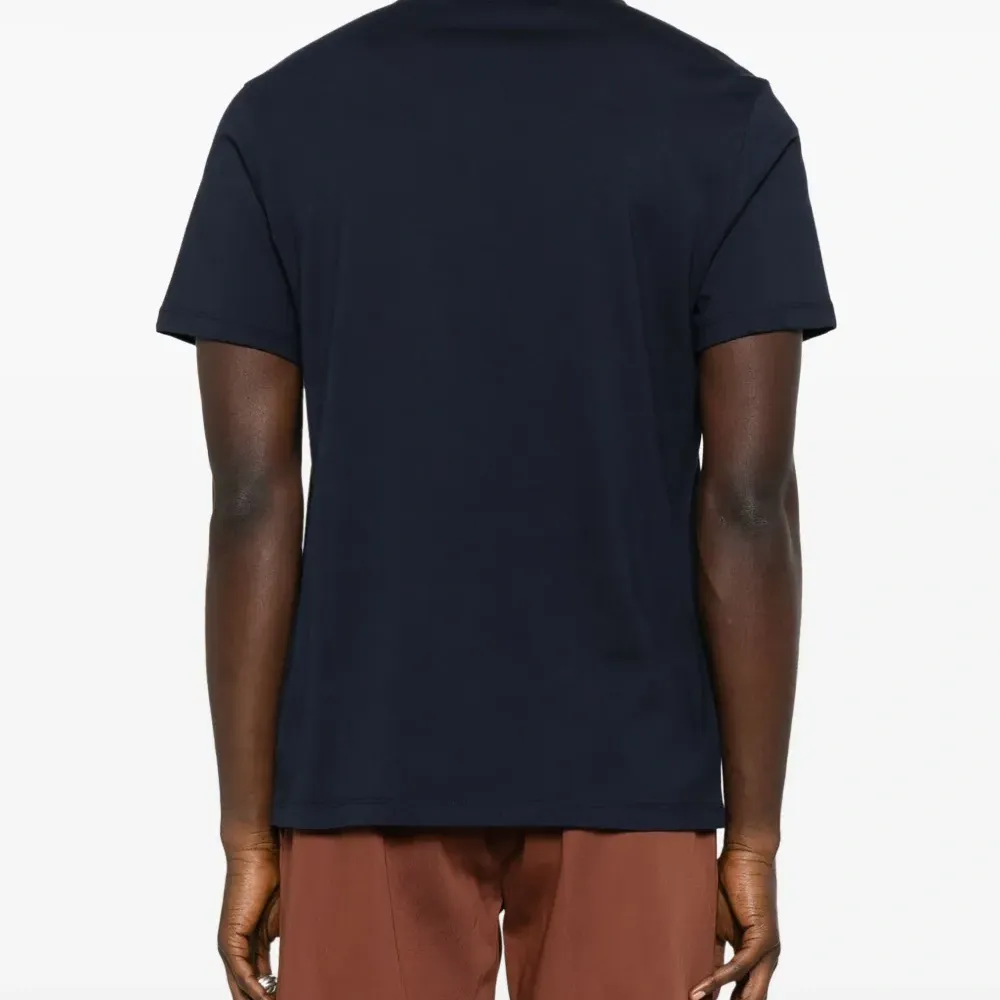 футболка с круглым вырезом футболка с круглым вырезом