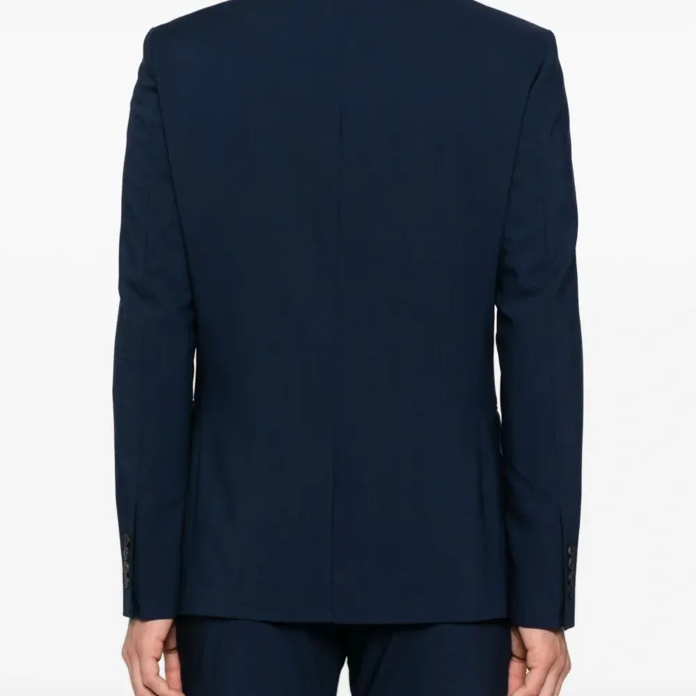 Пиджак с карманами Пиджак с карманами