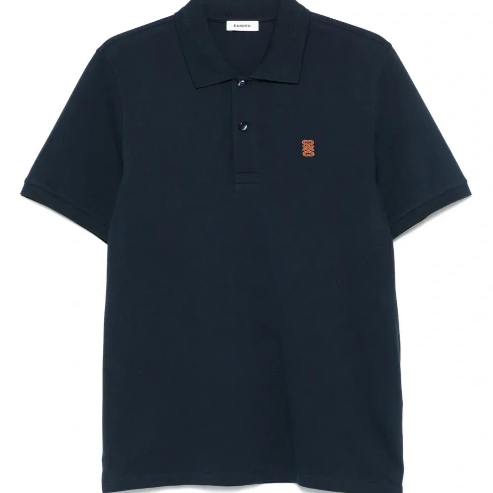 рубашка поло с вышитым логотипом