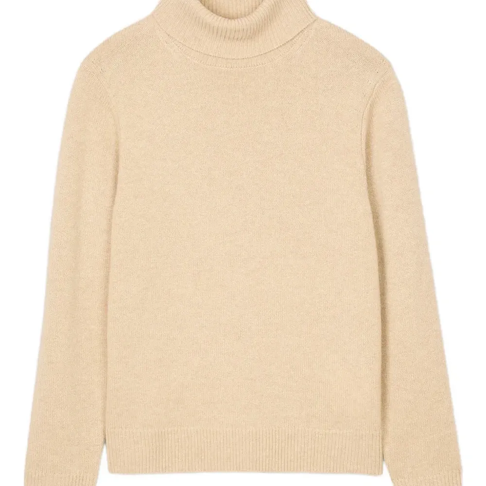 Свитер в рубчик с высоким воротником