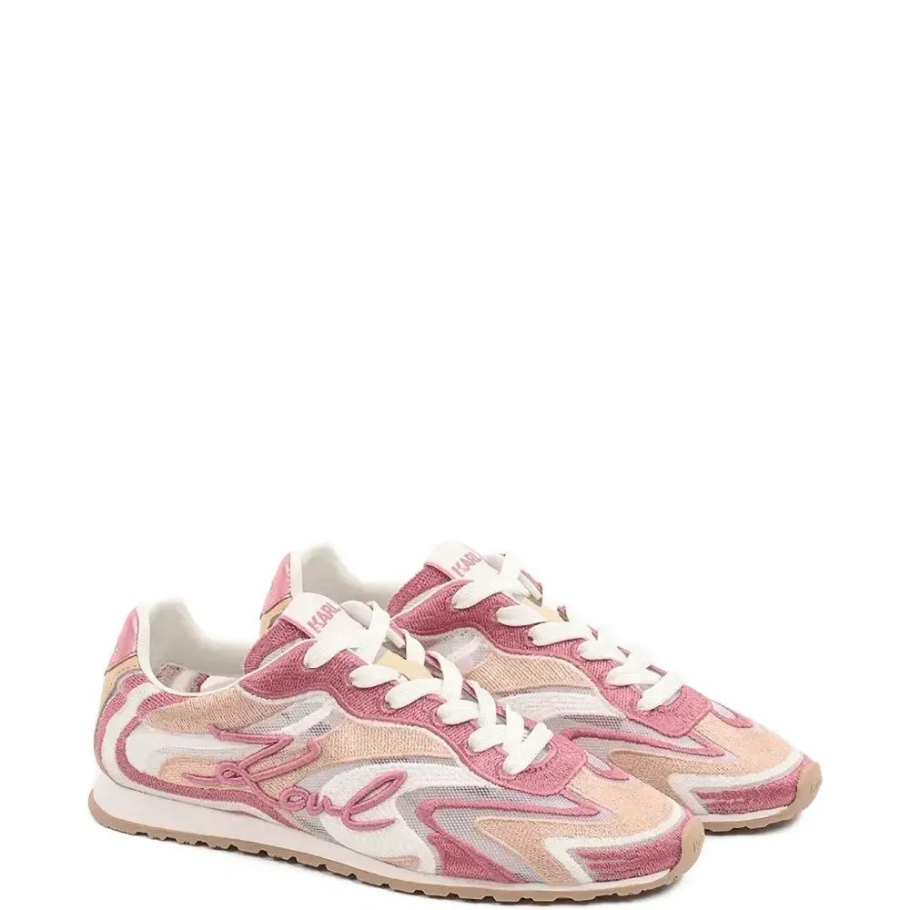 Кроссовки на шнуровке