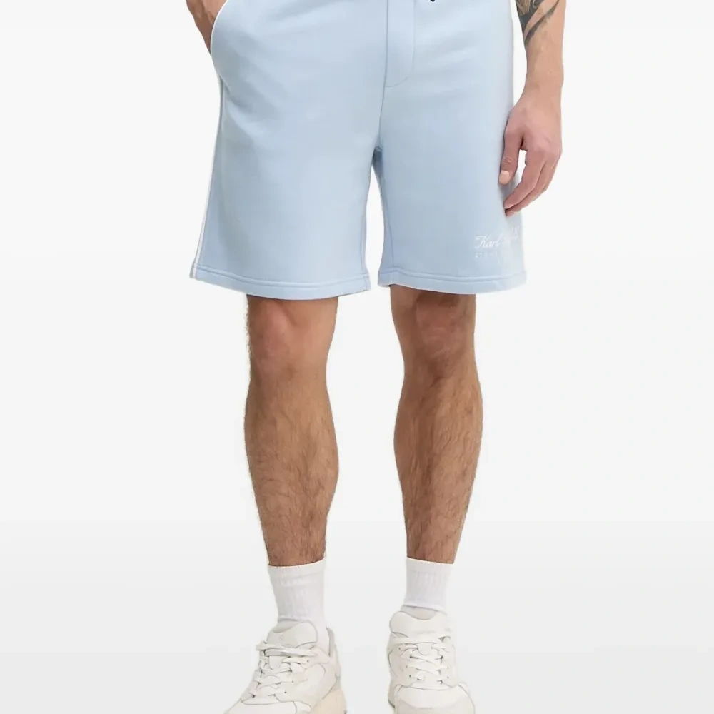 Шорты с лампасами и вышитым логотипом