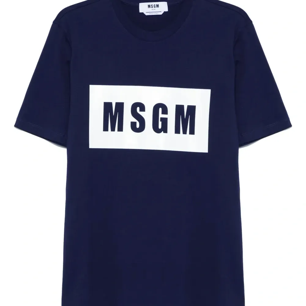 Футболка с логотипом