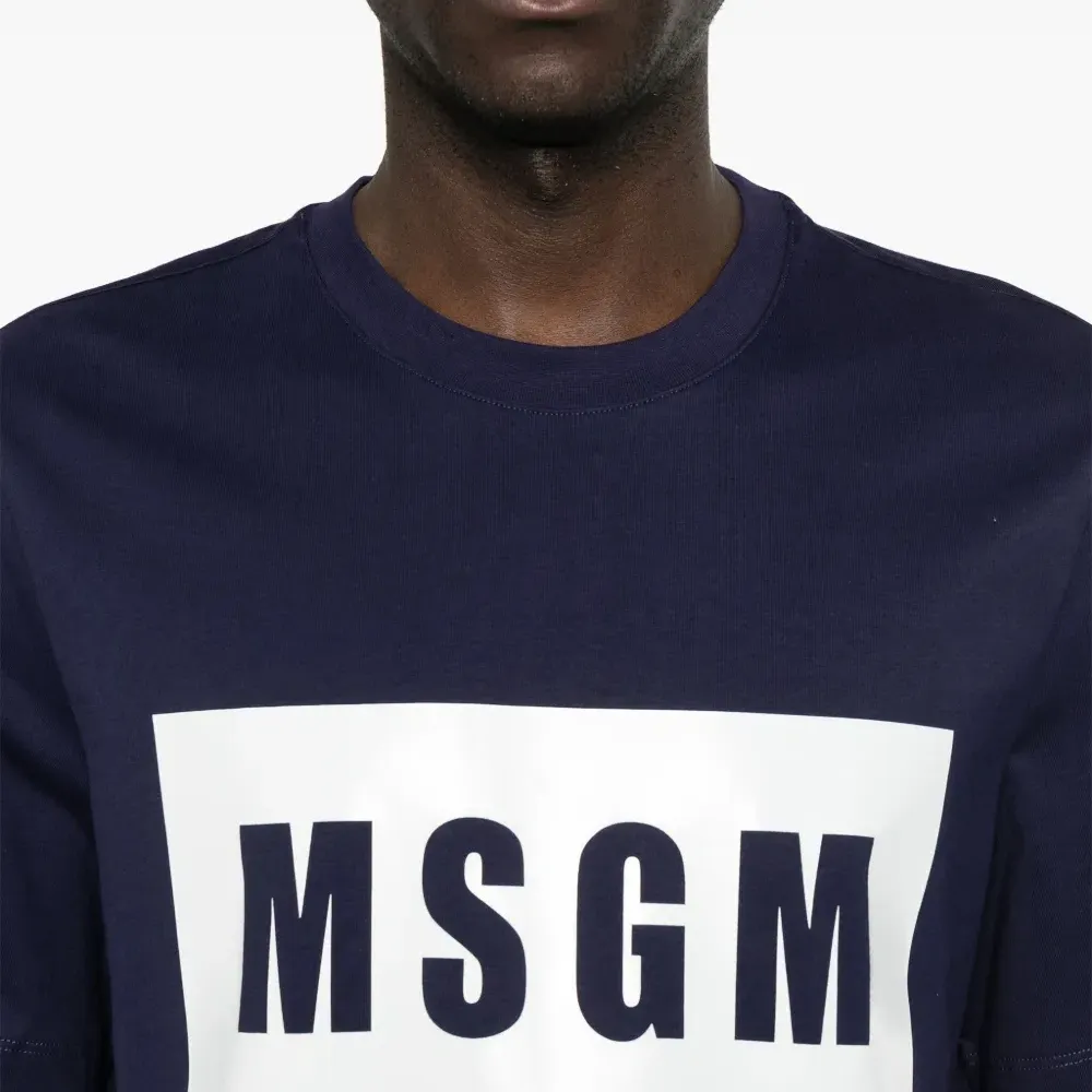 Футболка с логотипом