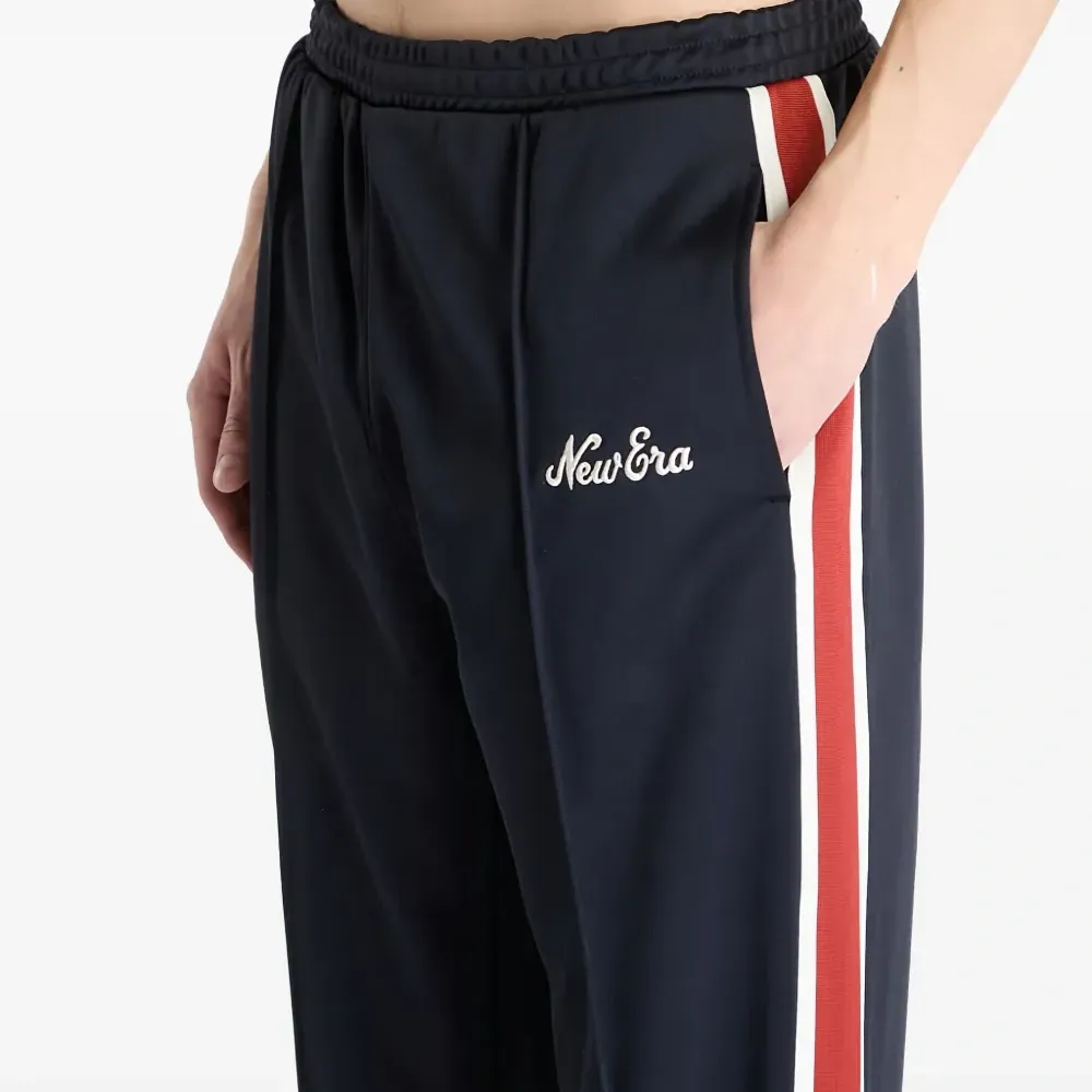 Спортивные брюки с вышитым логотипом