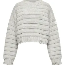 Свитер с круглым вырезом