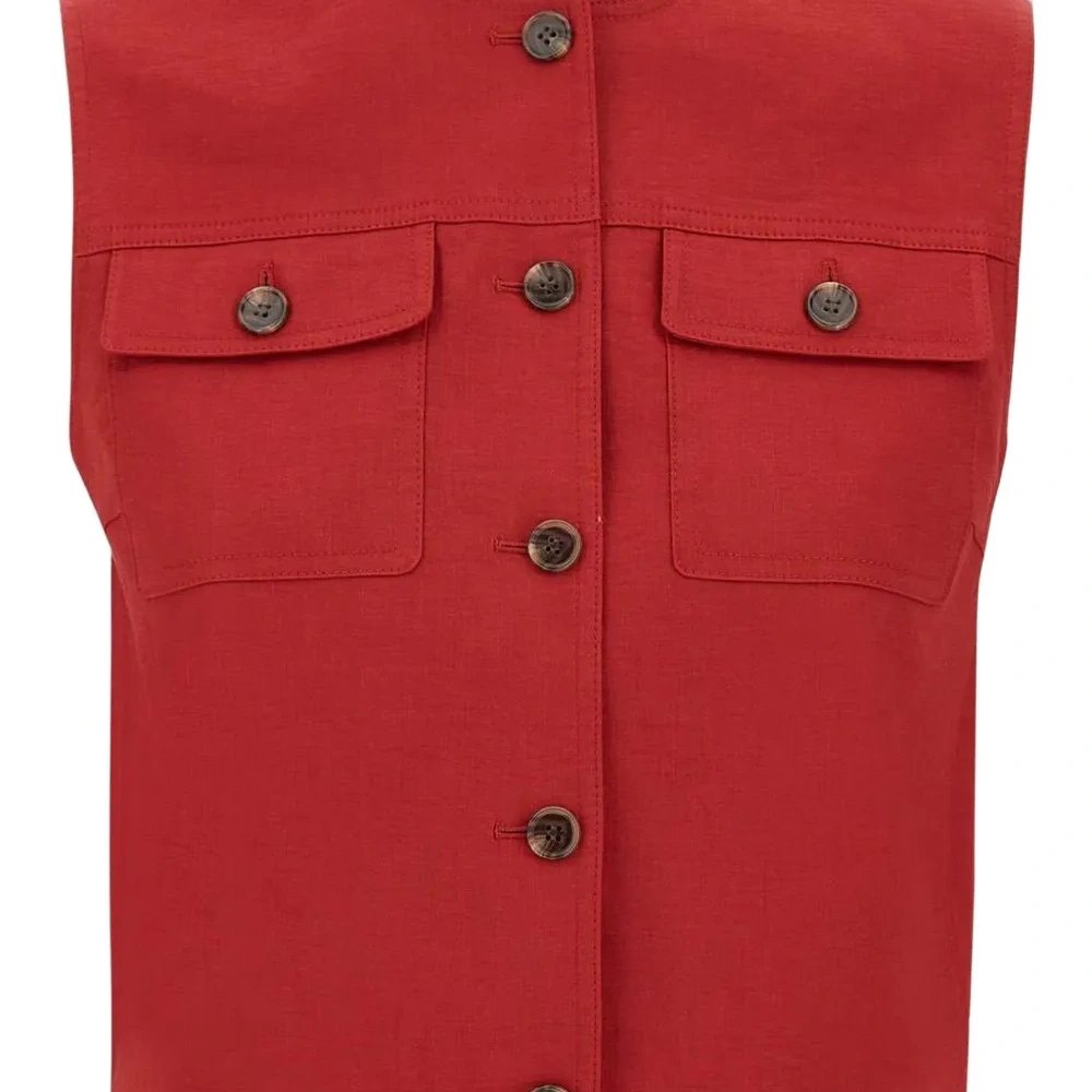 Жилет на пуговицах