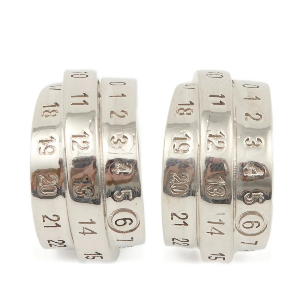 Серьги с логотипом