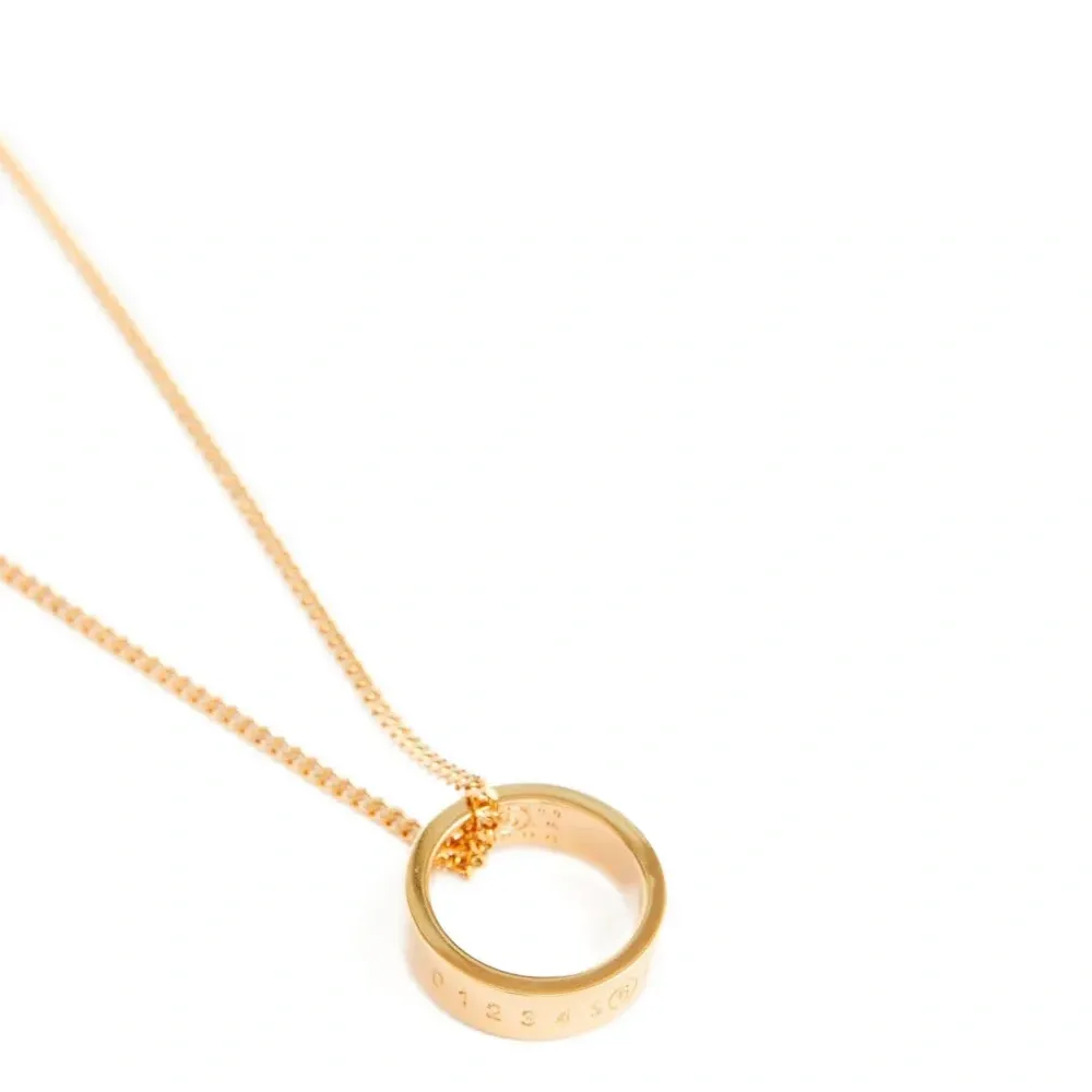 колье с подвеской-логотипом