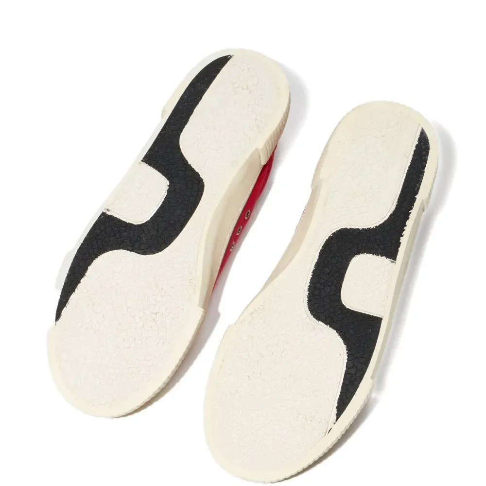 Кроссовки со вставками