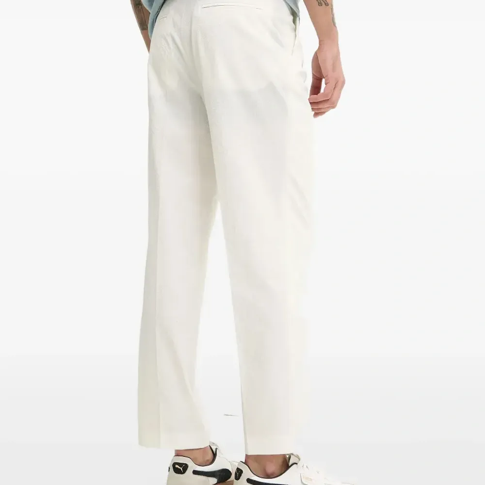 Брюки прямого кроя со складками спереди