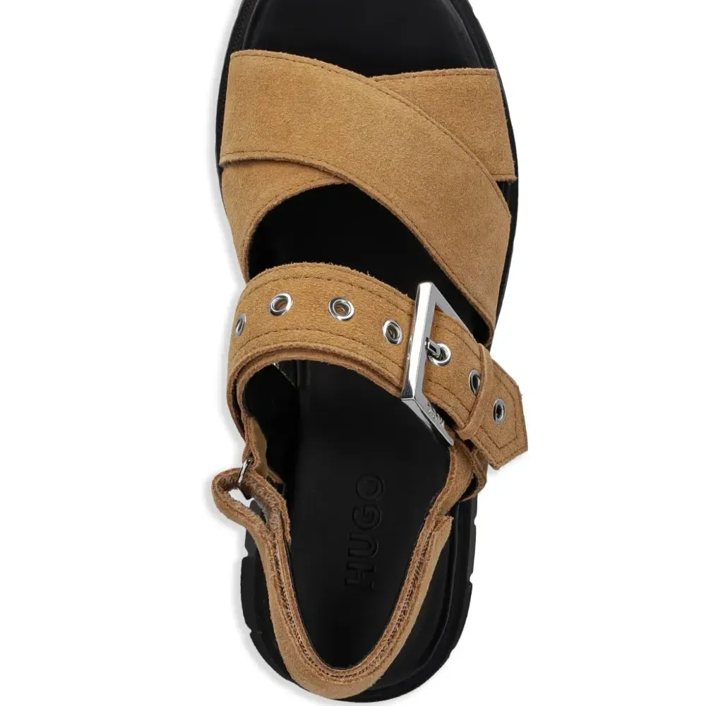 Сандалии с пряжками