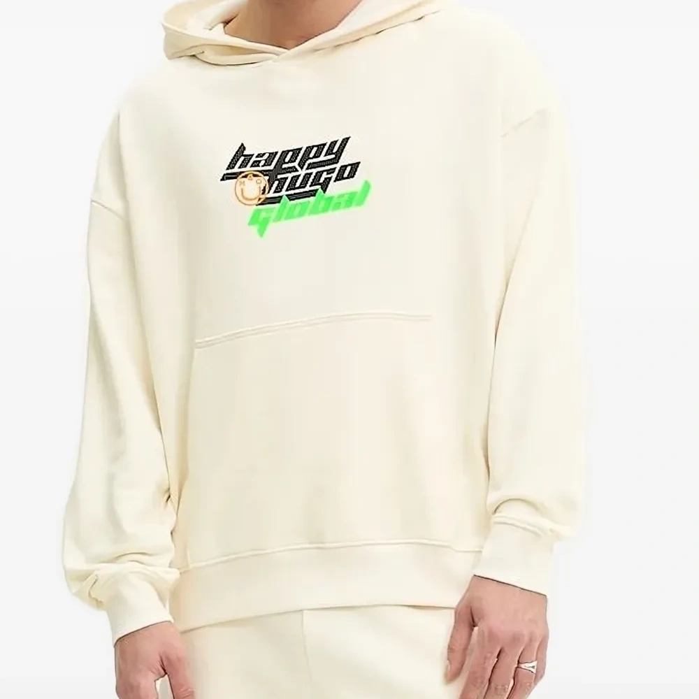 Свитер с капюшоном и логотипом