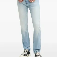 Джинсы с эффектом потертости Джинсы с эффектом потертости