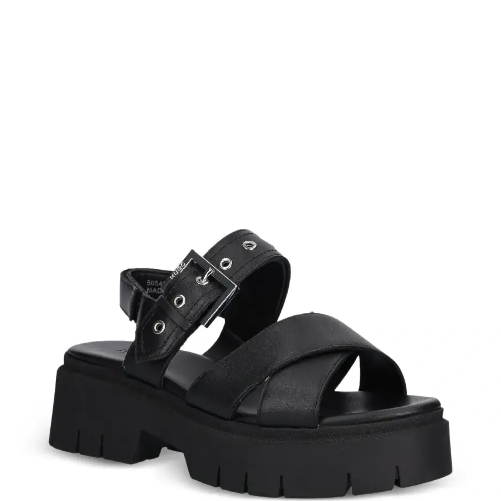 Сандалии с пряжками