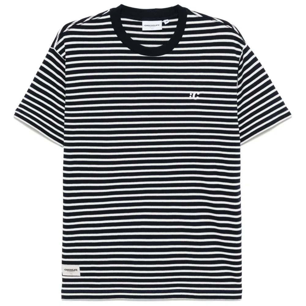 футболка с вышитым логотипом