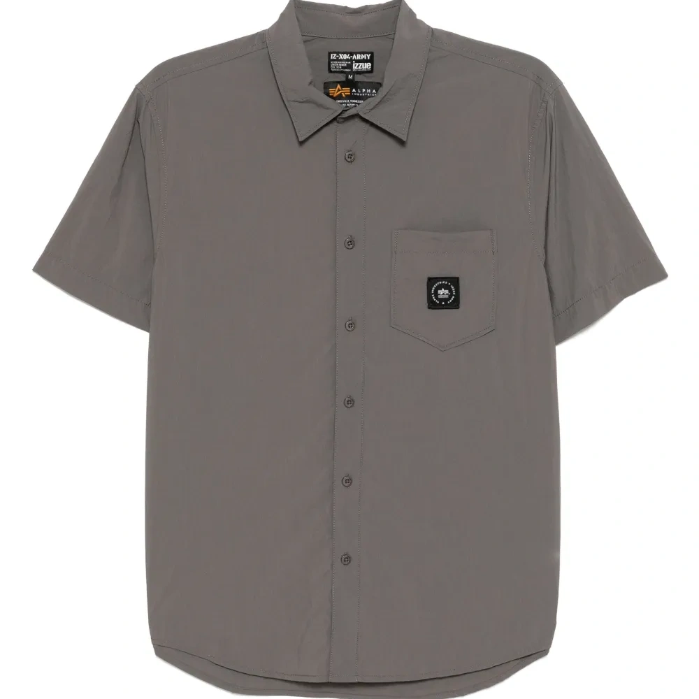 рубашка с нашивкой-логотипом