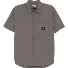 рубашка с нашивкой-логотипом