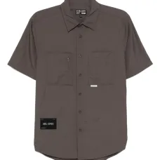 рубашка с нашивкой-логотипом