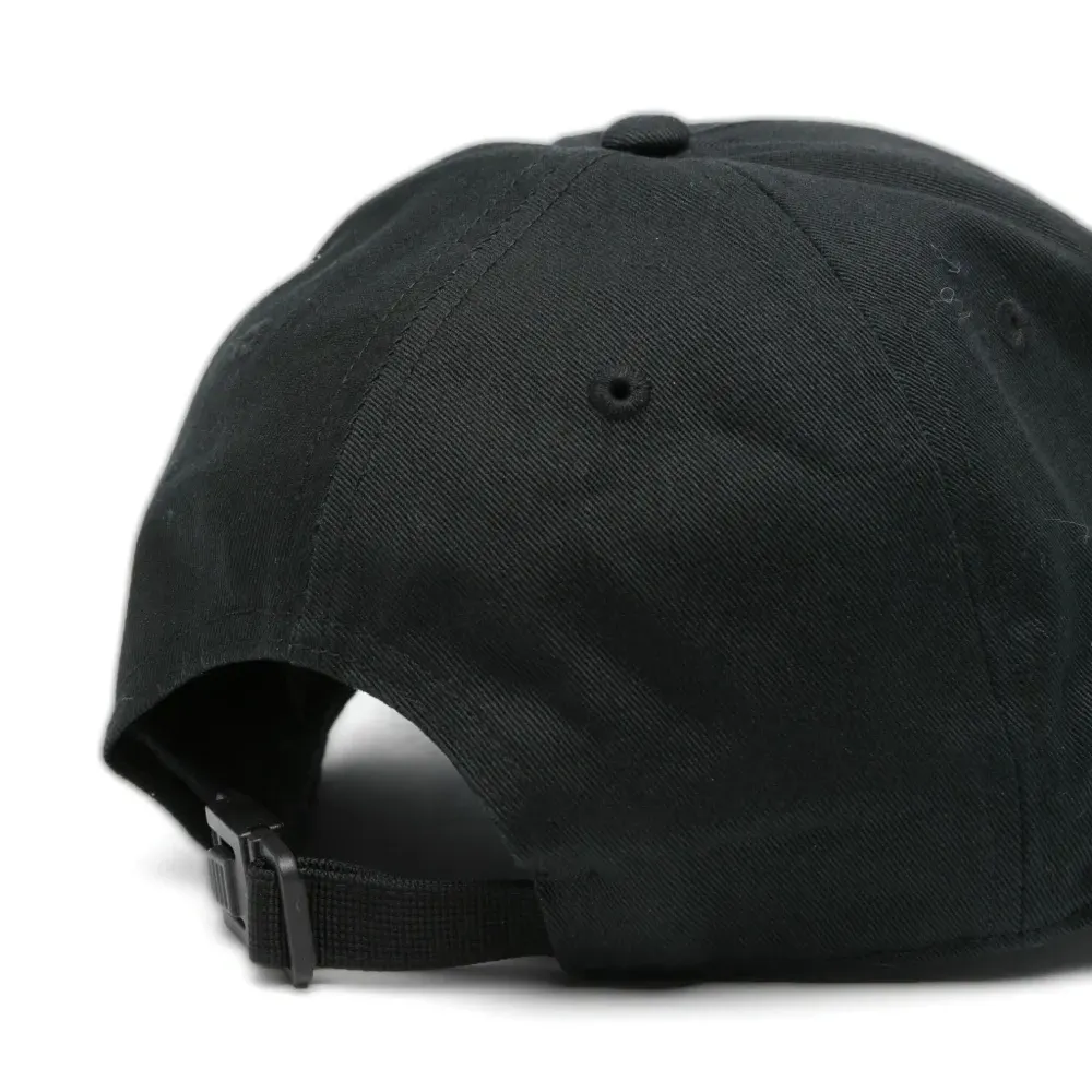 Бейсболка с вышитым логотипом