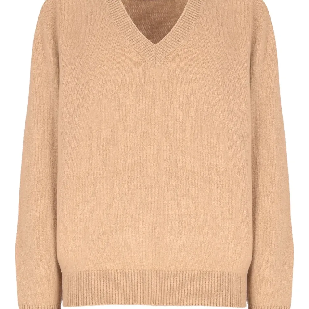 Свитер с V-образным вырезом