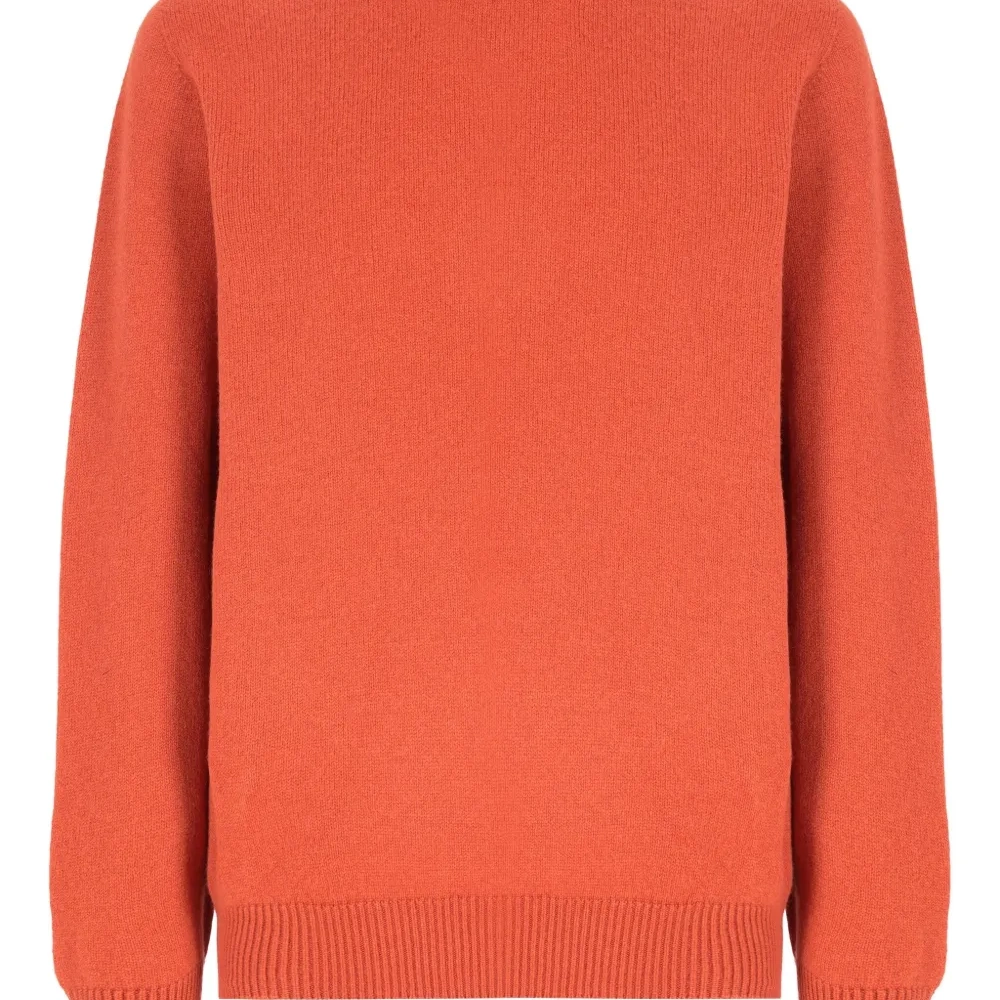 Свитер с круглым вырезом