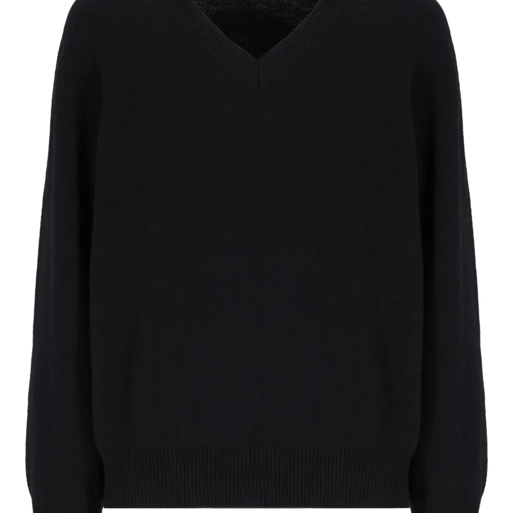 Свитер с V-образным вырезом