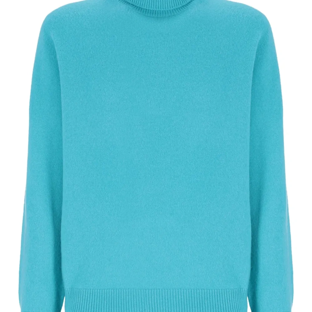 Свитер в рубчик с высоким воротником