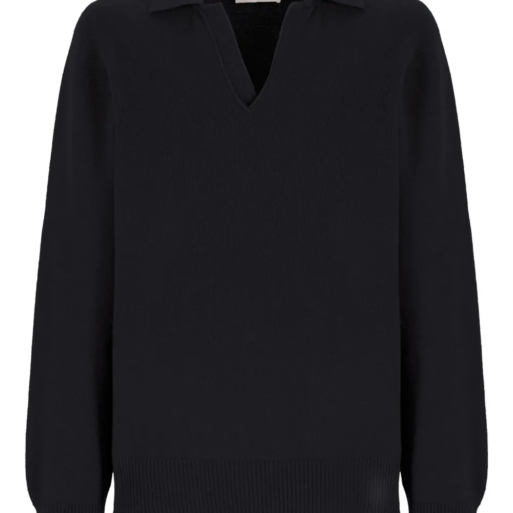 Свитер с V-образным вырезом
